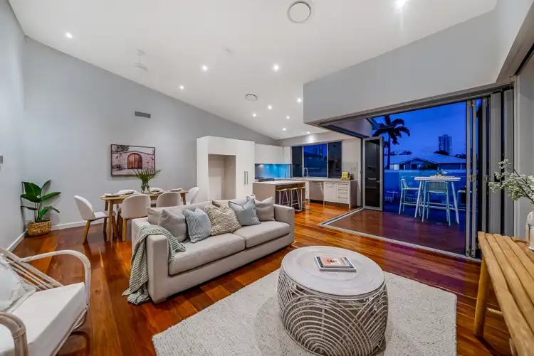 2 Maitland Street, Burleigh Waters QLD 4220