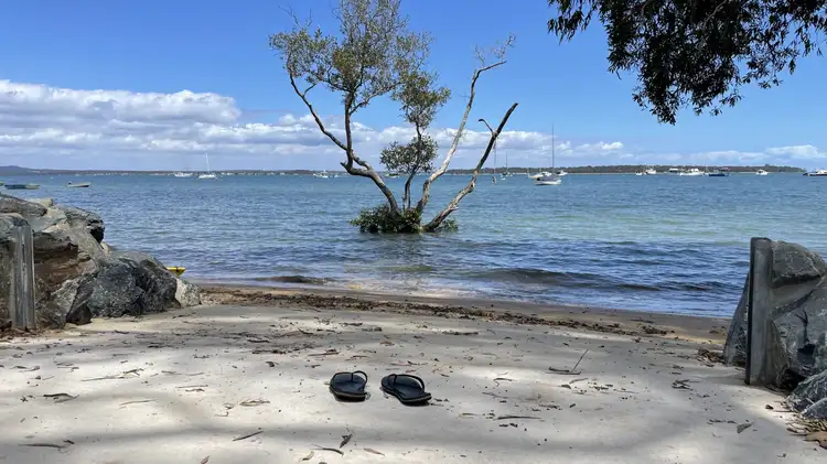 11 Coondooroopa Drive, Macleay Island QLD 4184