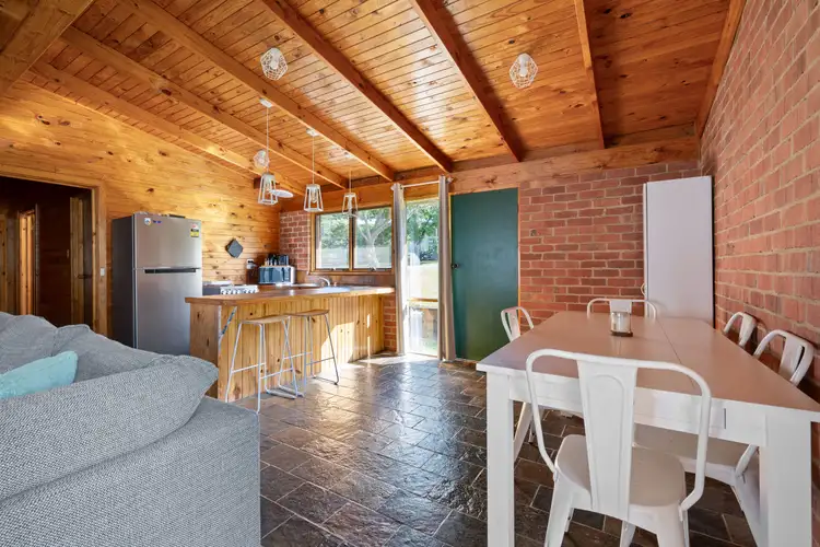 6 Wonnangatta Avenue, Tawonga South VIC 3698