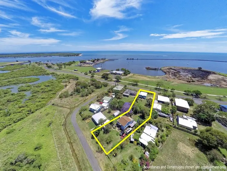 40 Harbour Esplanade, Burnett Heads QLD 4670