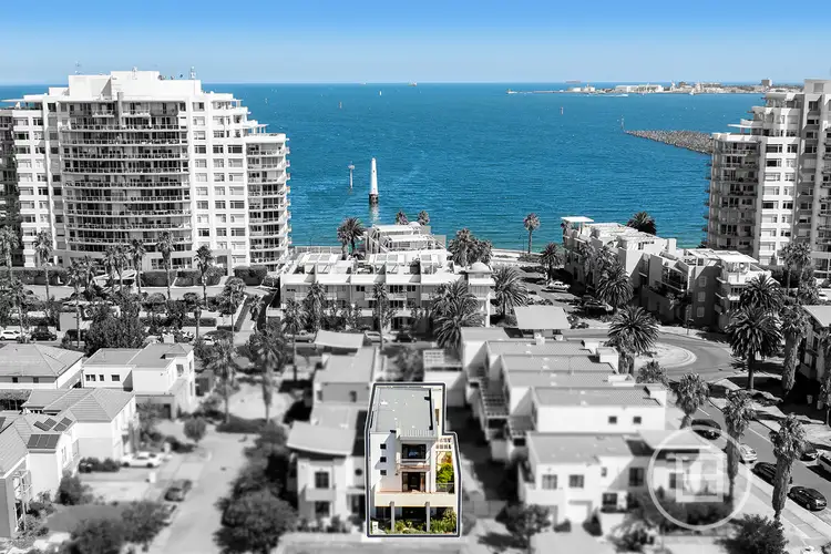 2 The Crescent, Port Melbourne VIC 3207