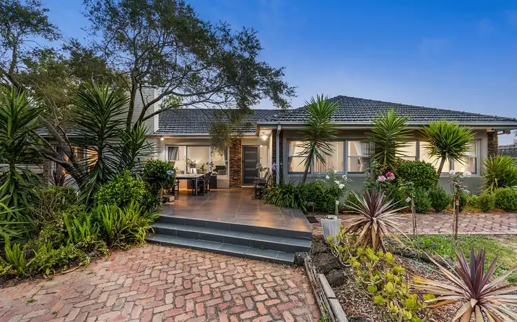 17 Helsal Drive, Wantirna South VIC 3152
