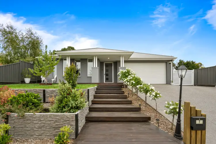 7 Seville Road, Gisborne VIC 3437