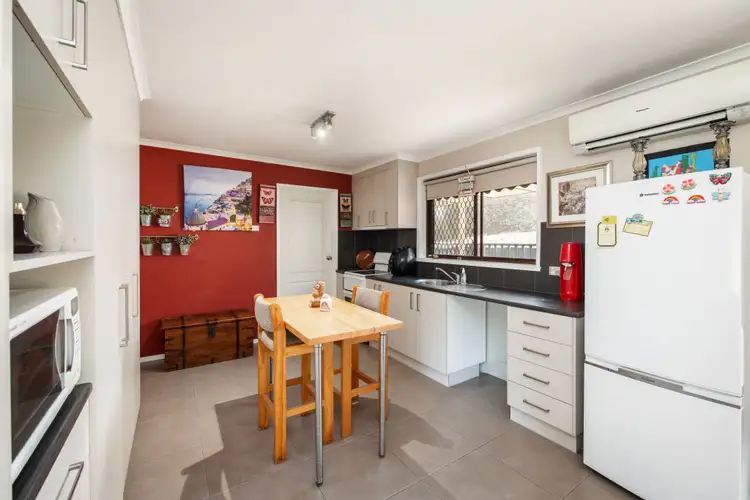 Fifth view of Homely unit listing, 2/904 Doland Street, West Albury NSW 2640