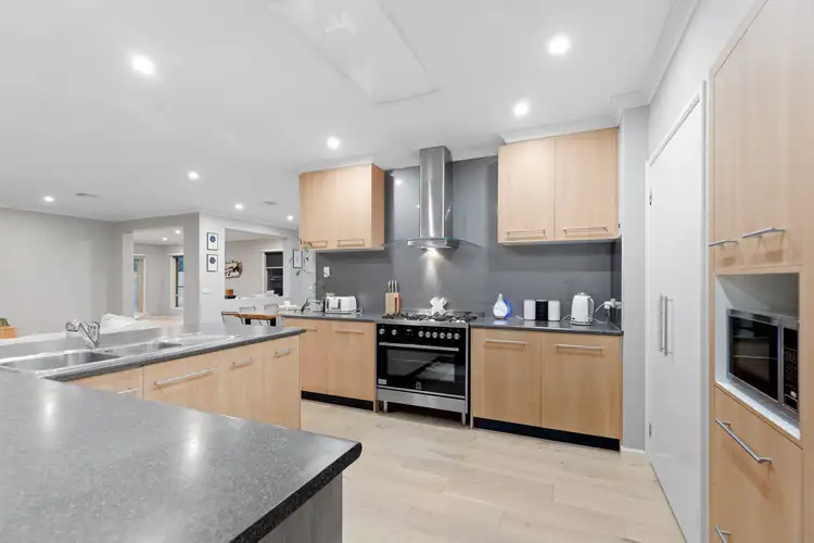 Sixth view of Homely house listing, 8 Solwood Court, Somerville VIC 3912