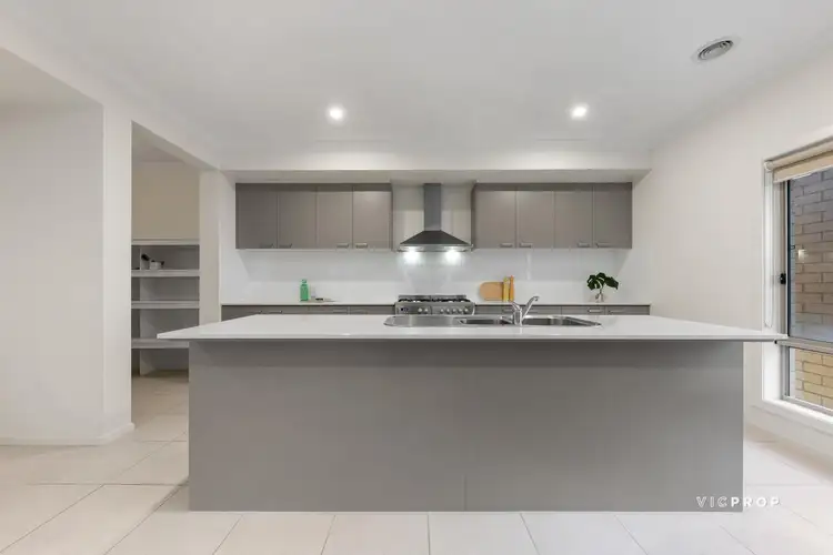 Fourth view of Homely house listing, 10 Seabreezer Place, Sanctuary Lakes VIC 3030