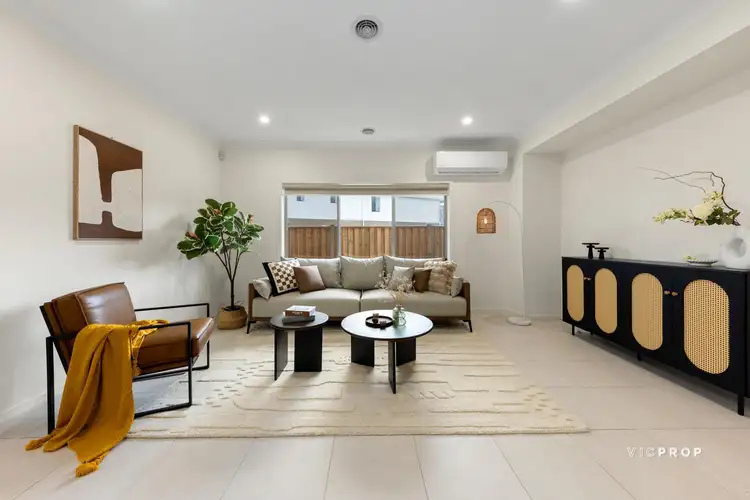 Sixth view of Homely house listing, 10 Seabreezer Place, Sanctuary Lakes VIC 3030