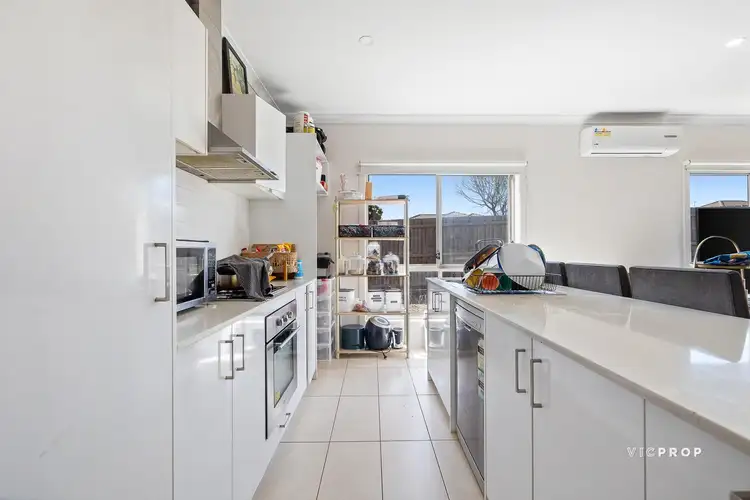 Fifth view of Homely house listing, 11 Hinkler Crescent, Brookfield VIC 3338