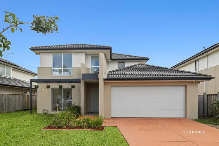 16 Montclair Street, Sanctuary Lakes VIC 3030