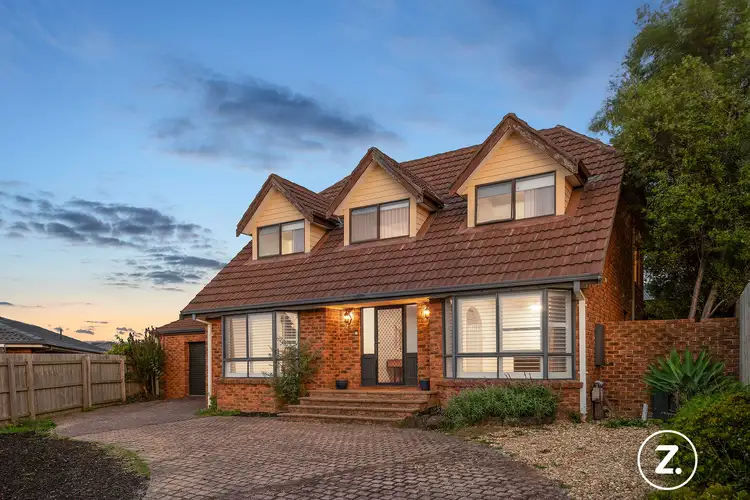 8 Hamilton Close, Endeavour Hills VIC 3802