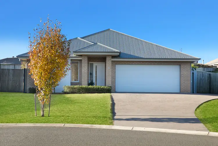 4 Whitton Close