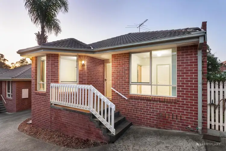 Main view of Homely unit listing, 2/8 Raglan Road, Research VIC 3095