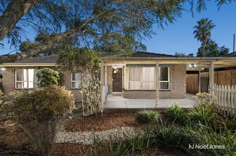 8 Locksley Close, Bayswater VIC 3153