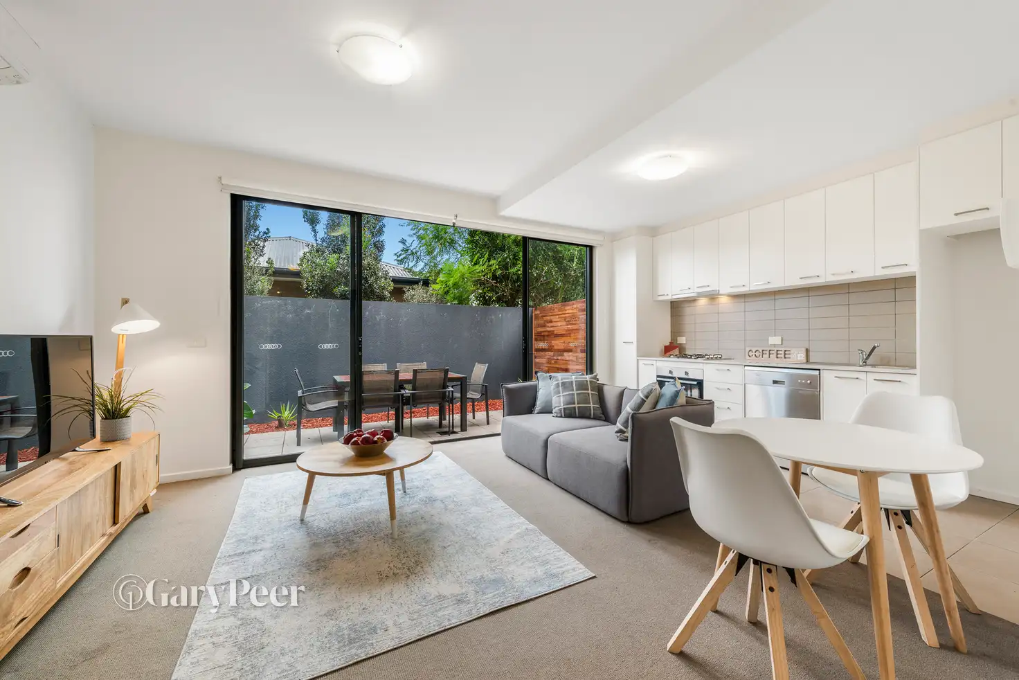 Main view of Homely apartment listing, 2/6 Morton Avenue, Carnegie VIC 3163