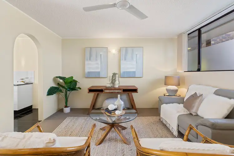 2/55 Central Avenue, Indooroopilly QLD 4068