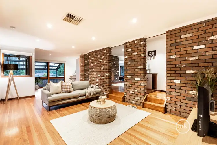 2 Dunbarton Drive, Eltham North VIC 3095