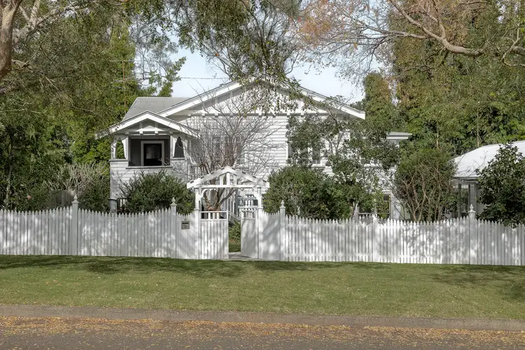 36 Collins Street, Mount Lofty QLD 4350