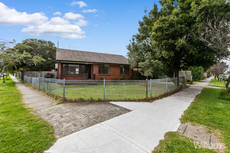 2 Bradley Street, Newport VIC 3015