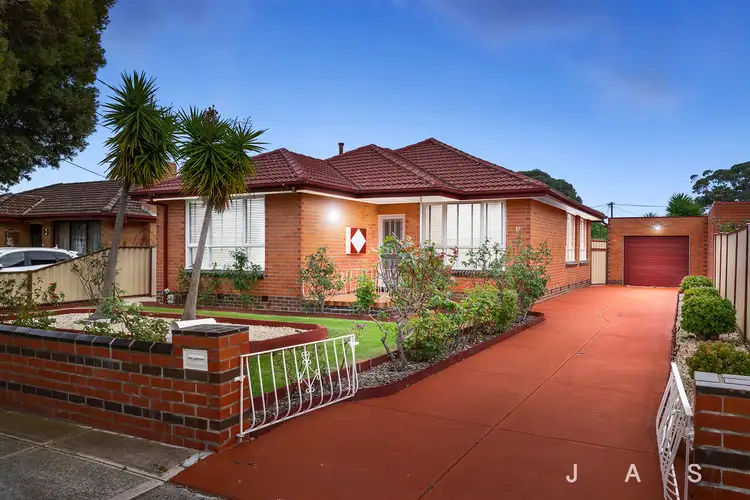 11 McRae Avenue, St Albans VIC 3021