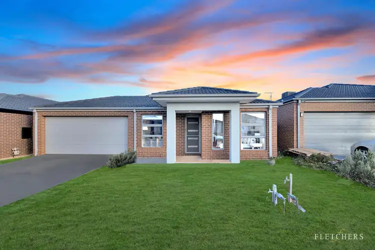 8 Corbet Street, Melton South VIC 3338