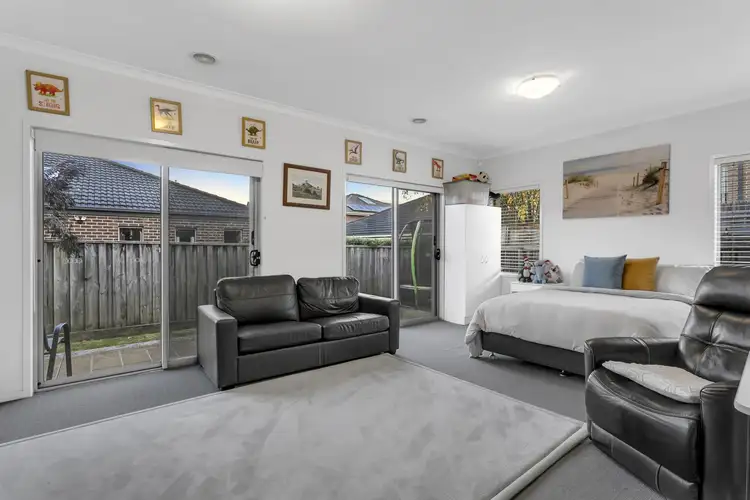 Fifth view of Homely house listing, 3 Hollyrood Drive, Berwick VIC 3806