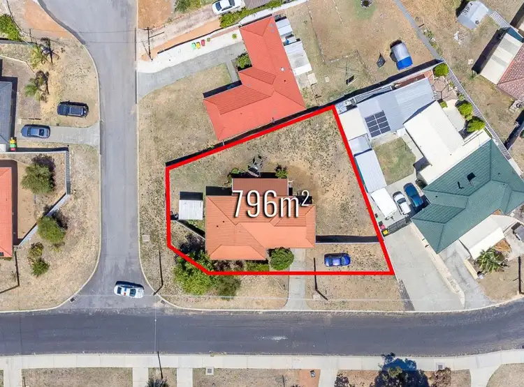 Second view of Homely house listing, 2 Clewlow Court, Withers WA 6230