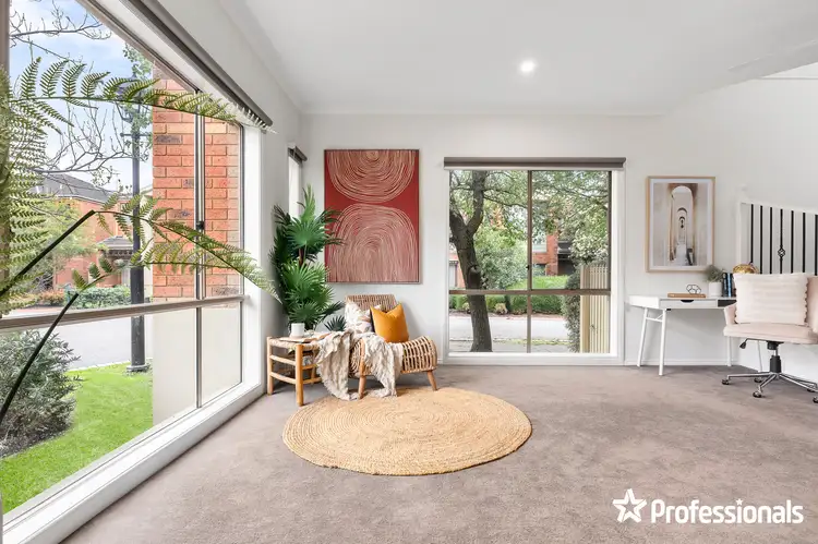 33 St Laurent Rise, Knoxfield VIC 3180