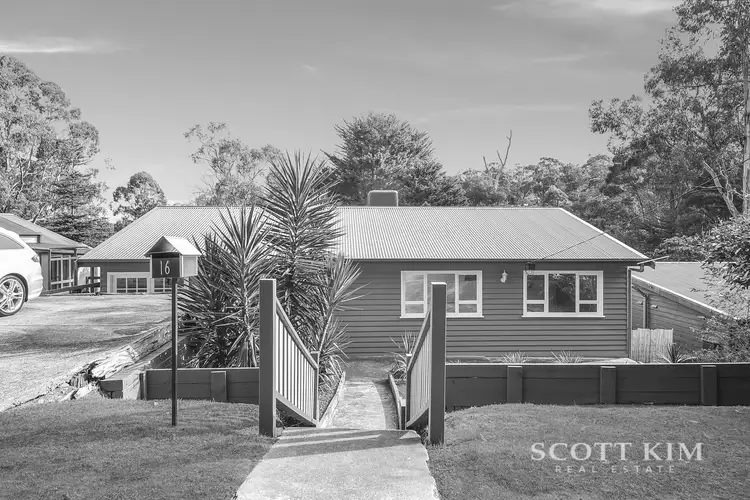 16 Olive Grove, Tecoma VIC 3160