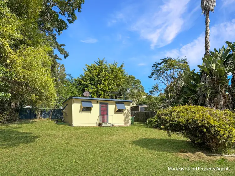 16 Francis Road, Macleay Island QLD 4184