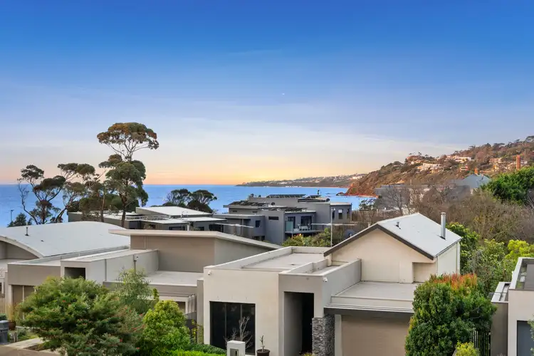18 Mills Beach Close