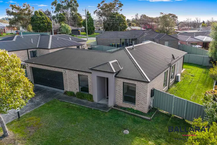 1 Clayton Park Drive, Canadian VIC 3350