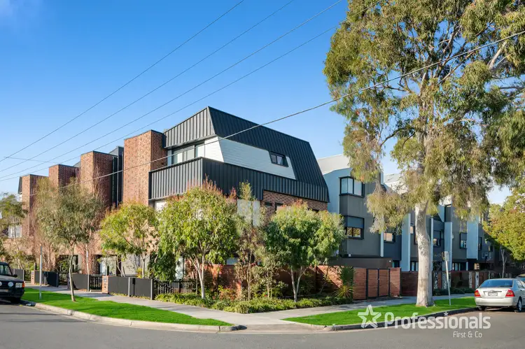 2/3 Adelaide Street, Mckinnon VIC 3204