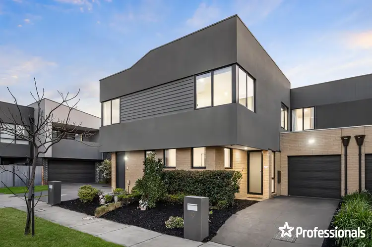 16 Main Road, Clayton South VIC 3169