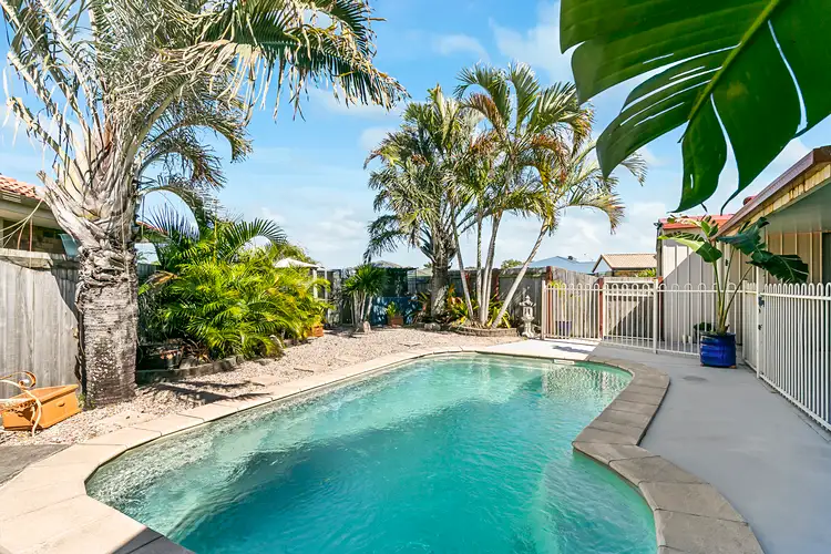 4 Spray Court, Beachmere QLD 4510