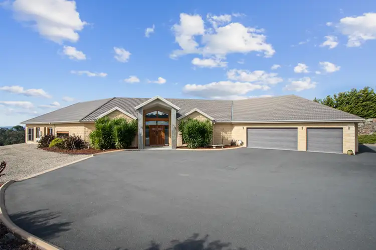 120 Dolomite Rise, Hidden Valley VIC 3756