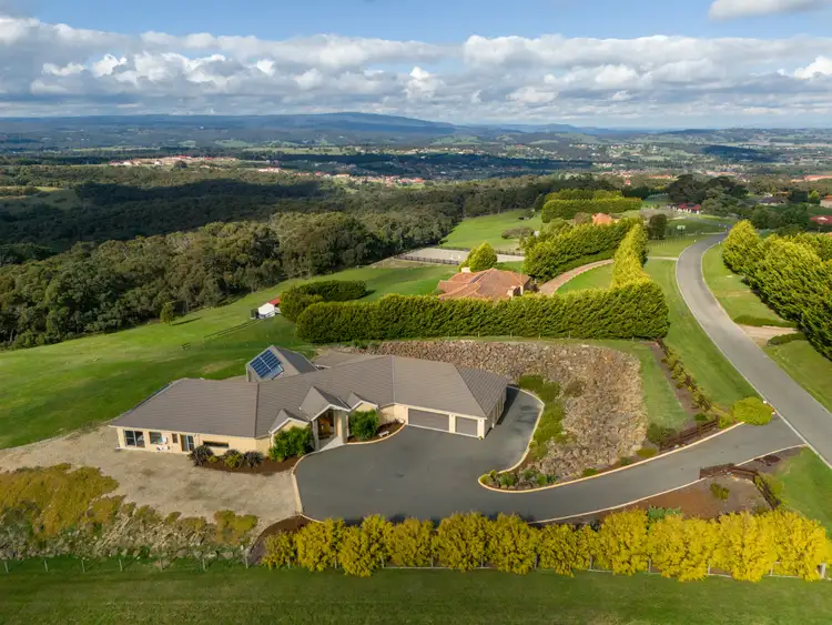 120 Dolomite Rise, Hidden Valley VIC 3756