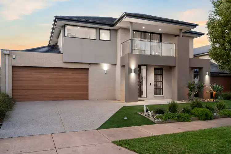 15 Outrigger Court, Sanctuary Lakes VIC 3030