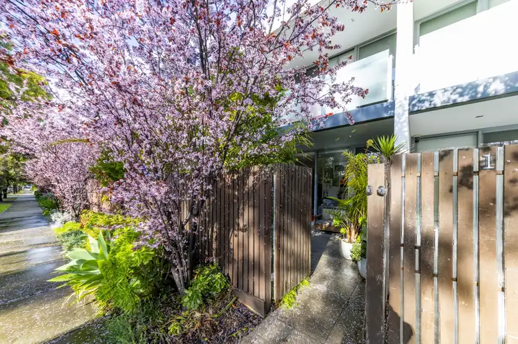 2/46 Eucalyptus Drive, Maidstone VIC 3012