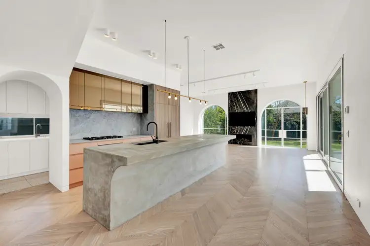 8 Glendora Avenue