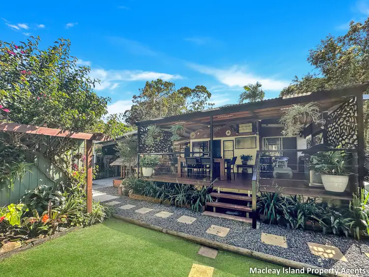 14 Noon Muckle Street, Macleay Island QLD 4184