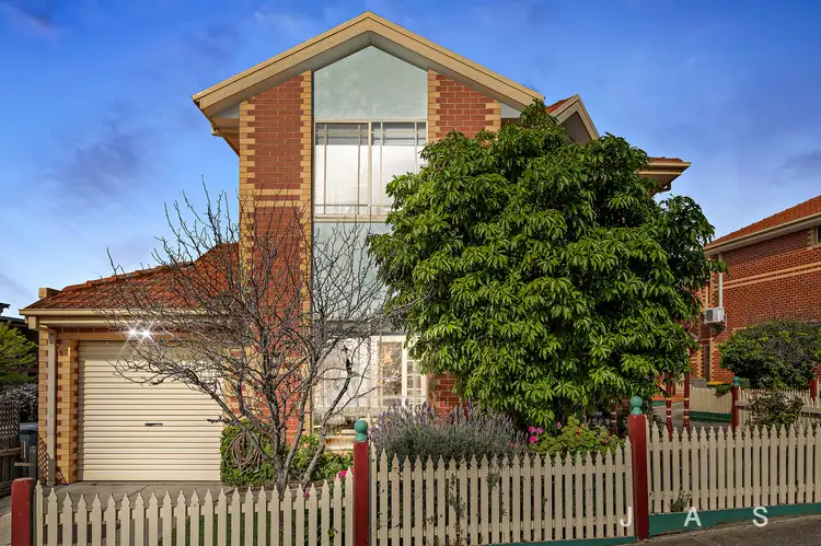 2/35 Warrs Road, Maribyrnong VIC 3032