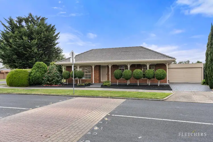 2 Tekapo Crescent, Taylors Lakes VIC 3038