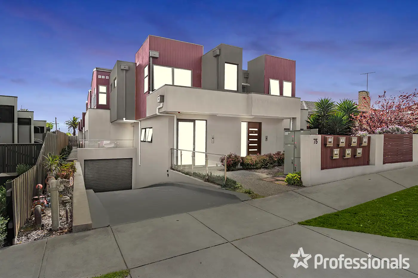 Main view of Homely townhouse listing, 2/75 Bent Street, Mckinnon VIC 3204