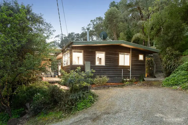 11 Clarke Avenue, Wattle Glen VIC 3096
