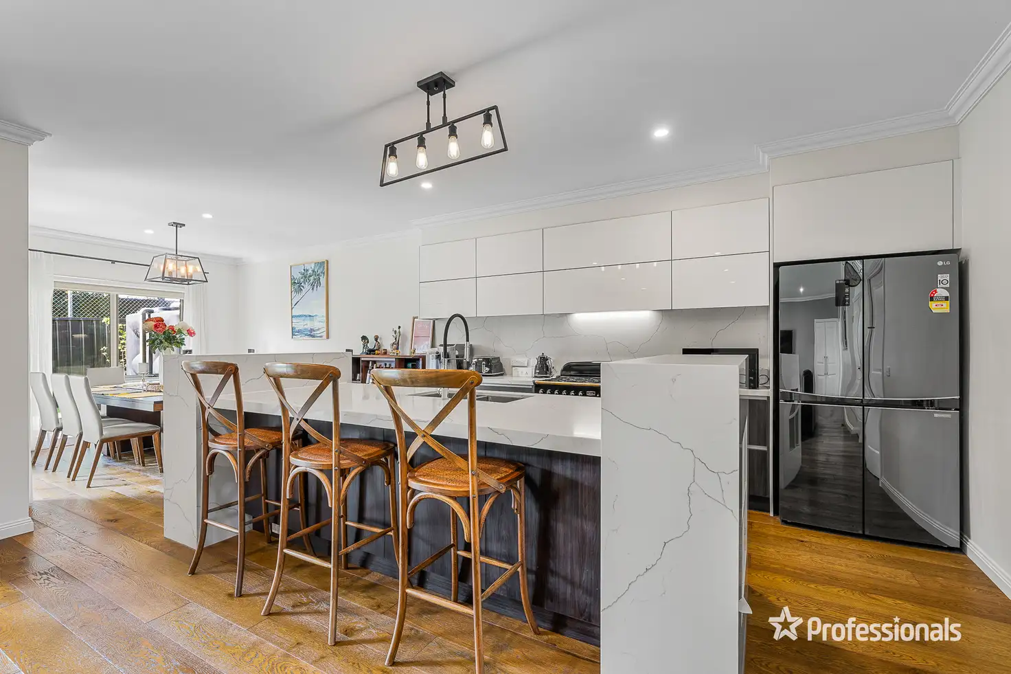 Main view of Homely townhouse listing, 2/19 Avonhurst Drive, Glen Waverley VIC 3150