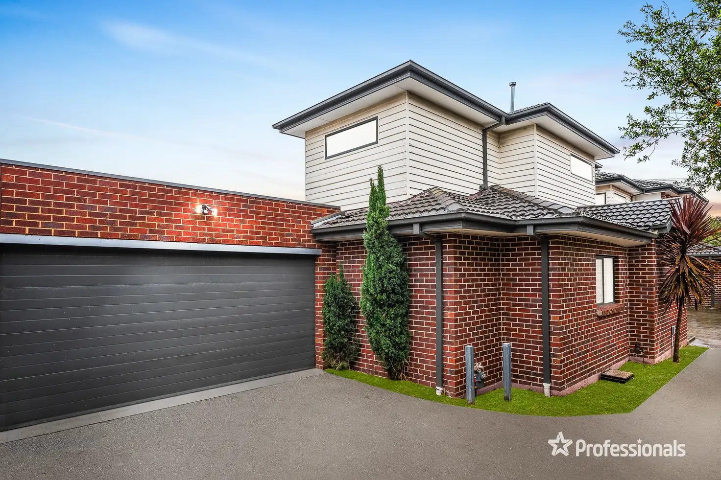 Main view of Homely townhouse listing, 2/863 Pascoe Vale Road, Glenroy VIC 3046