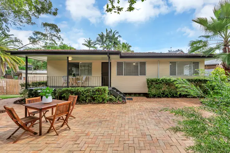 6 Tucker Street, Chapel Hill QLD 4069