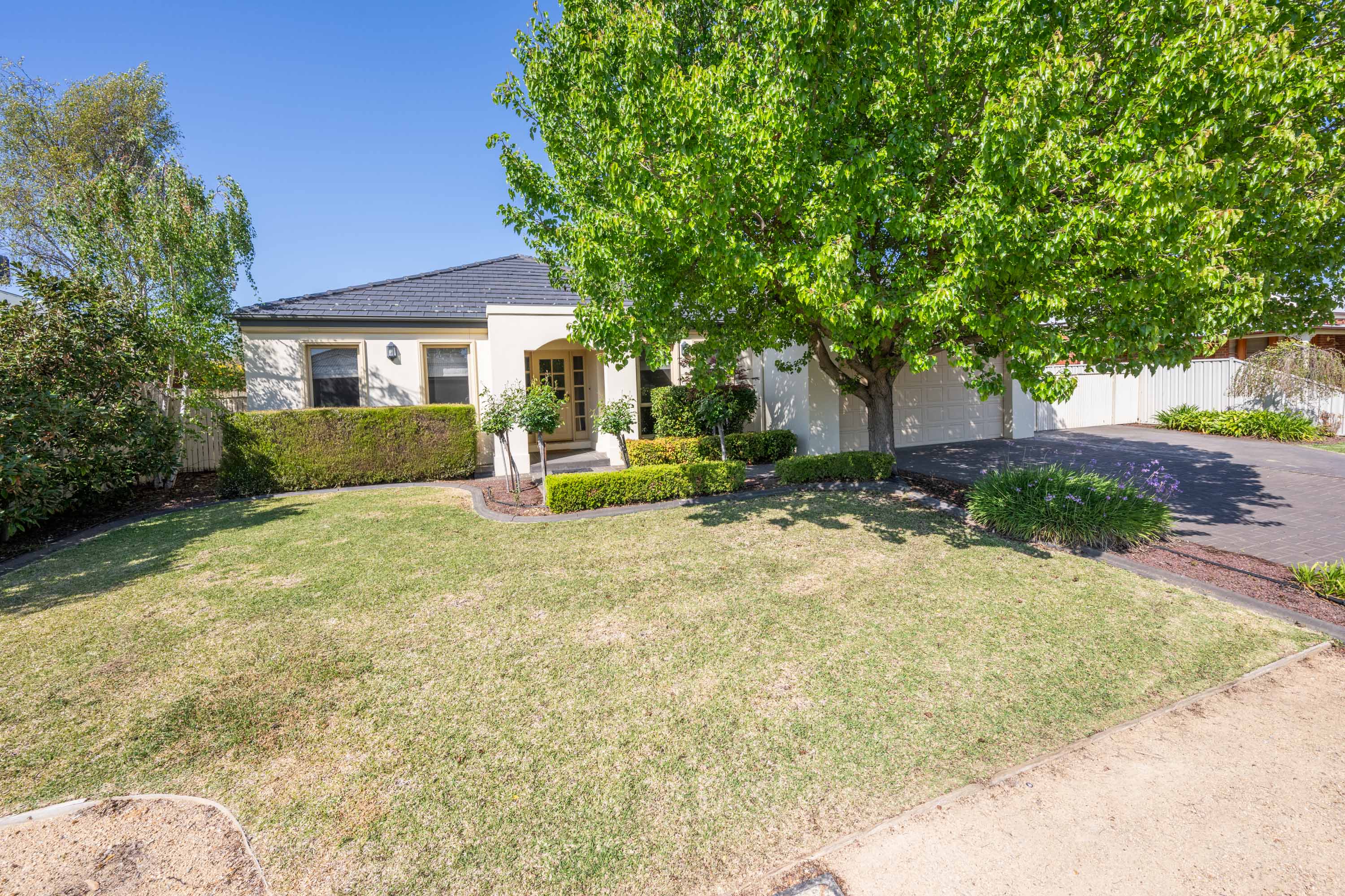 Second view of Homely house listing, 3 Menindee Crescent, Kialla VIC 3631