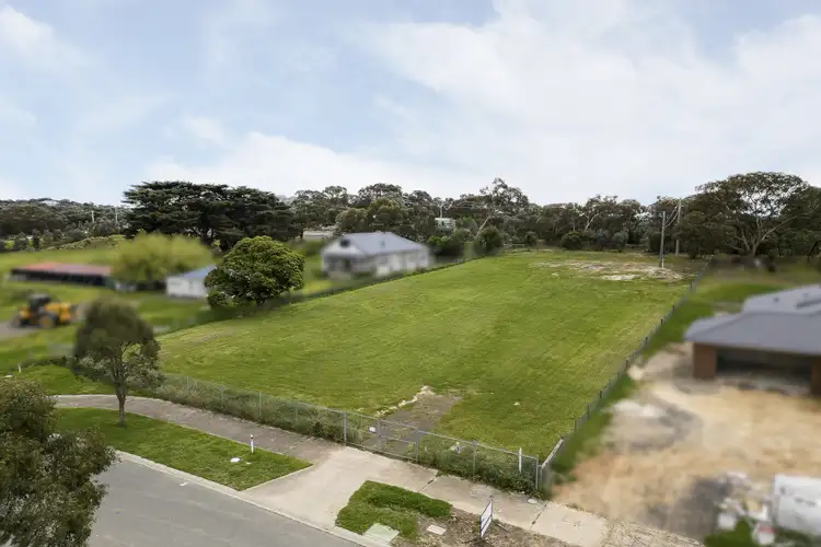 15 Thornbill Drive