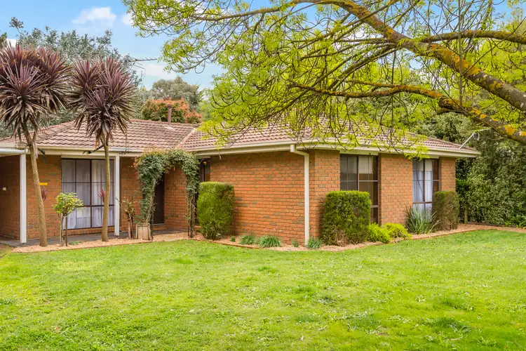 3 White Avenue, Romsey VIC 3434
